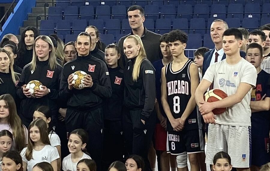 Државни секретар Марко Кешељ у Бору уручио спортску опрему клубовима