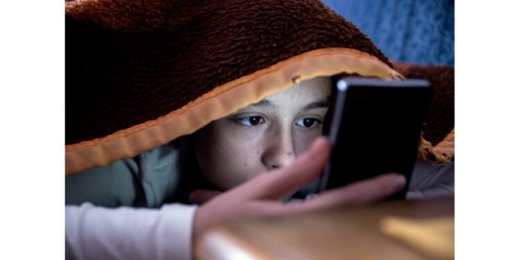 Инстаграм и Јутјуб осуђени у Америци: Бесконачно скроловање уништило децу