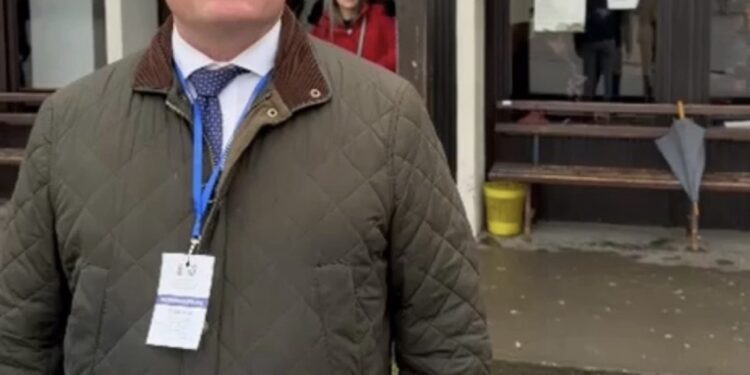 Амерички посматрач јасан – Блокадери нарушавају тајност гласања и врше притисак на бираче у Бајиној Башти!