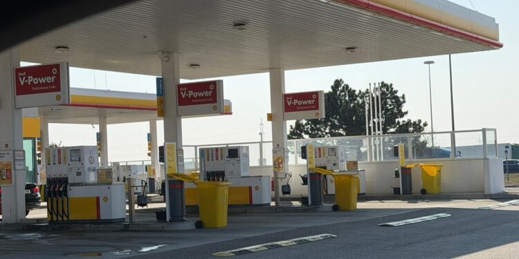 Гориво у Аустрији преко 2,30 евра, Србија држи стабилне цене