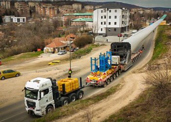 ИЗМЕЊЕН РЕЖИМ САОБРАЋАЈА ЗБОГ ВАНГАБАРИТНОГ ТРАНСПОРТА ИЗ БОРА