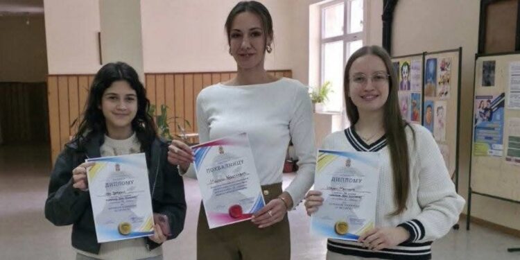 УЧЕНИЦЕ ГИМНАЗИЈЕ „БОРА СТАНКОВИЋ“ МЕЂУ НАЈУСПЕШНИЈИМА НА ОКРУЖНОМ ТАКМИЧЕЊУ