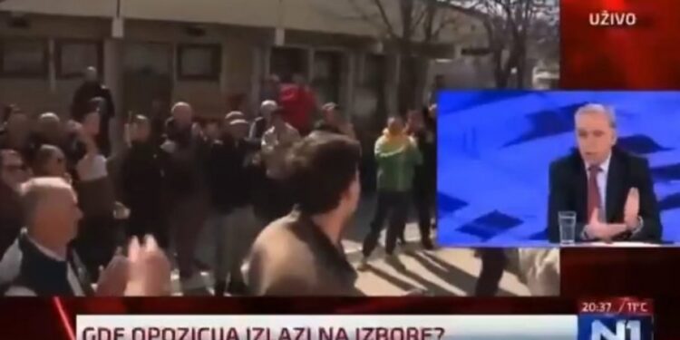 БЛОКАДЕРИ НАЈАВЉУЈУ ФИЗИЧКЕ ОБРАЧУНЕ: Калуђера је требало да избаце кроз прозор!