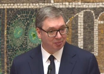 „ОБИЧАН ЧОВЕК КОЈИ ВОЛИ СРБИЈУ НАЈВИШЕ“ Вучић поручио: Трудим се да реагујем рационално, кад претерам извиним се