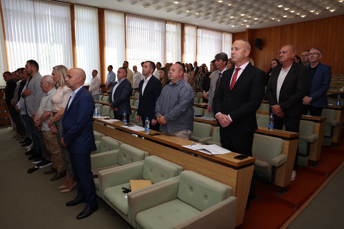 ИСТИ КОРМИЛАР ЗА НОВИ МАНДАТ: Милан Ђокић пети пут на челу Књажевца, изабрано комплетно руководство општине