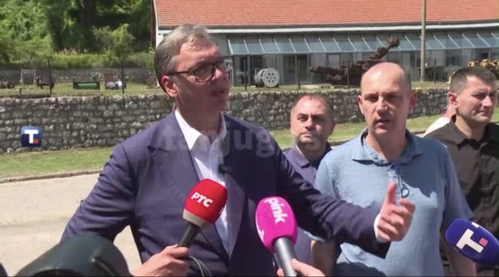 Vučić: Cilj je da svaka opština dobije mobilnu ambulantu za preglede meštana