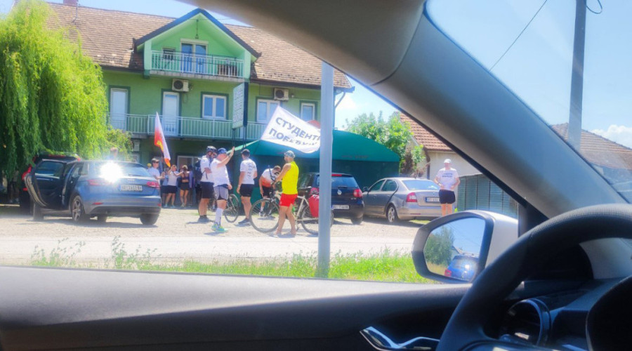 Fijasko blokadera u Kraljevu: Masovni skup od svega 13 blokaderčića!