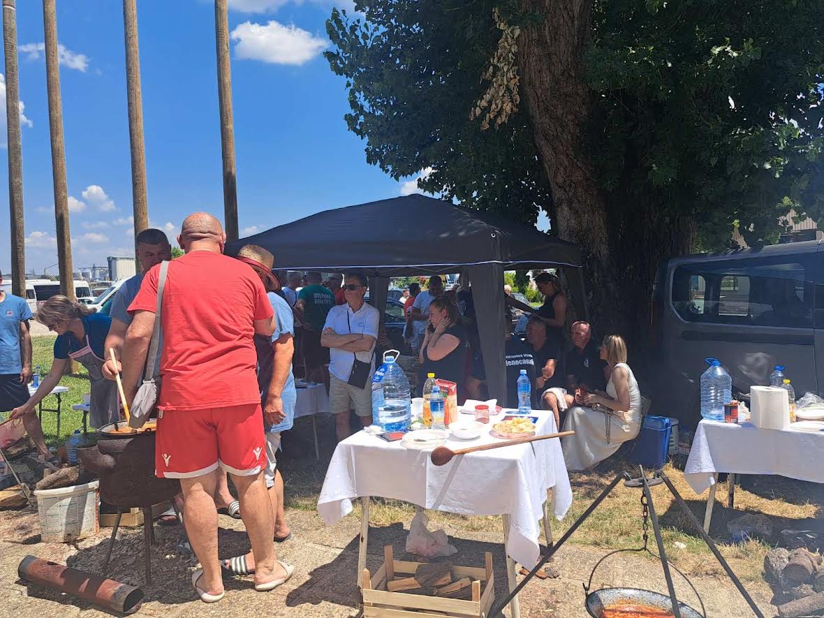 Miris riblje čorbe i dobro raspoloženje obeležili Radničke sportske igre u Kladovu