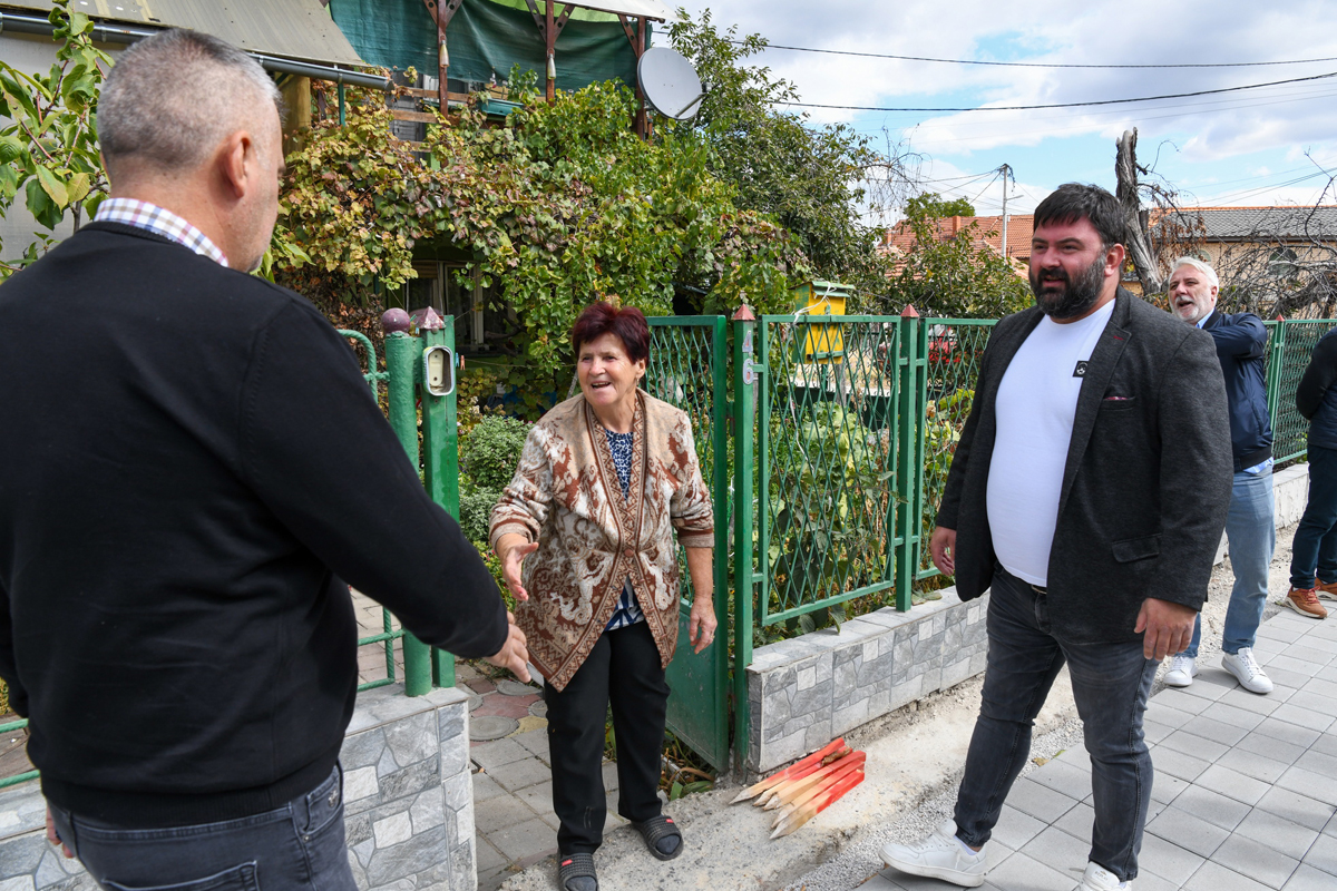 НОВИ АСФАЛТ ПОСЛЕ ПОЛА ВЕКА: Радове у Железничкој улици обишао градоначелник Зајечара Владимир Виденовић